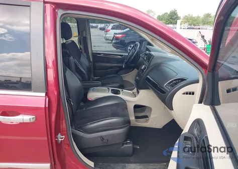 2014 Chrysler Town & Country Touring-L 30Th Anniversary z USA, uszkodzony, nr VIN 2C4RC1CG0ER365076